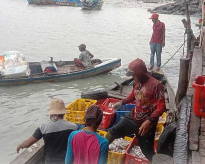  Nelayan Lampung Timur Protes Pungutan PNBP 5 Persen: Ancam Tak Berlayar Tanpa SPB