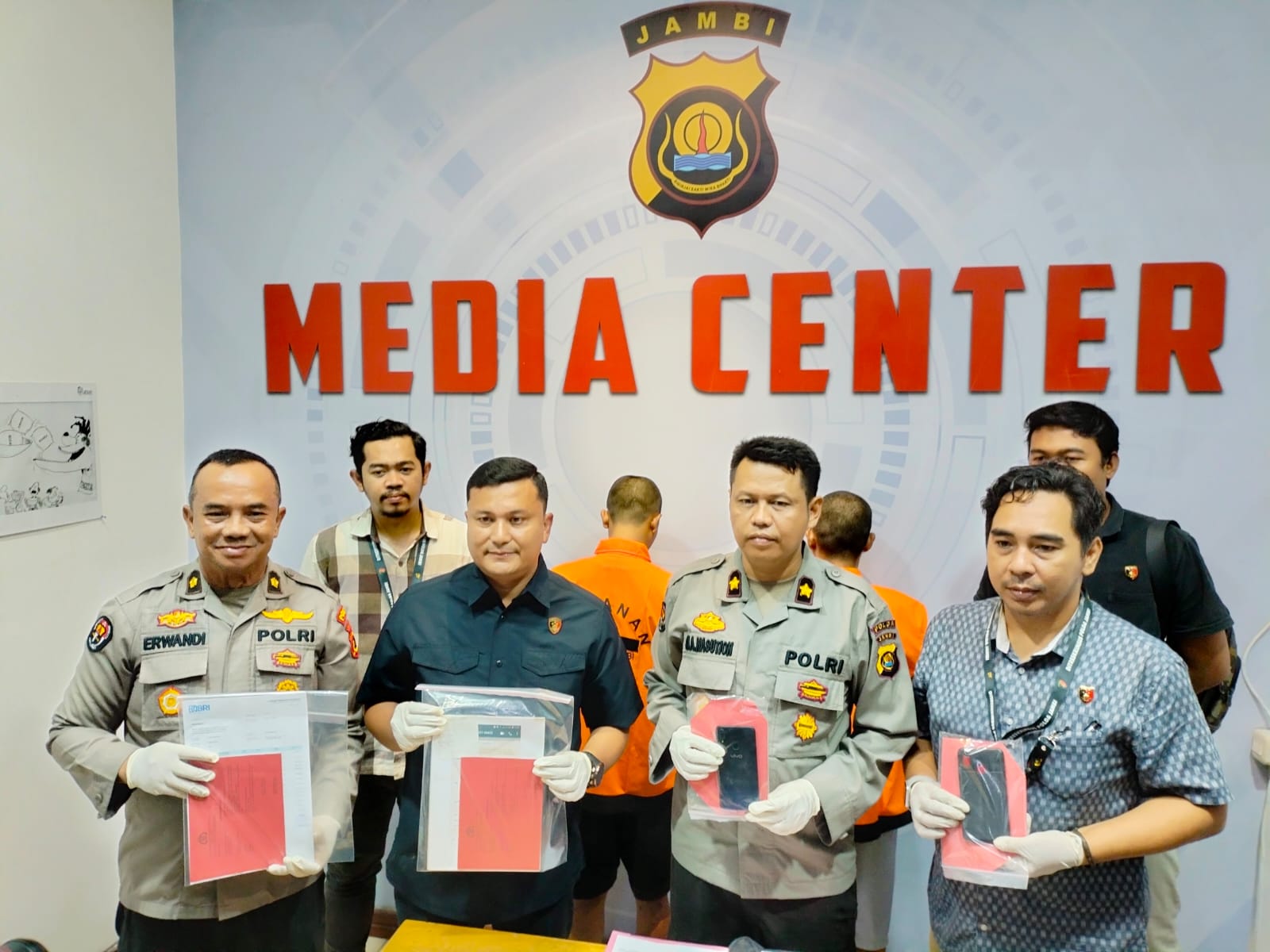 Subdit Cyber Polda Jambi Ringkus Dua Pelaku Penipuan Online di Jawa Barat