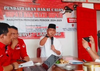 Mantan Sekda Pringsewu A. Budiman Mendaftar sebagai Calon Bupati di DPC PDIP