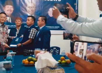 Momen Romantis: Rizky Nazar Lamar Syifa Hadju di Pantai