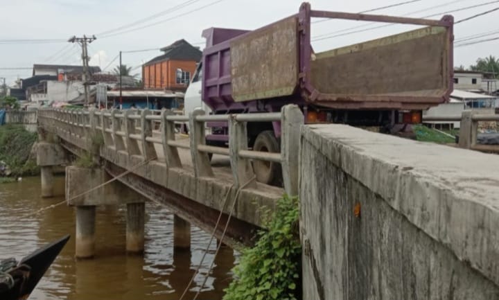 Warga Nelayan Kuala Penet Menagih Janji Pembangunan Jembatan Penghubung Desa Sukorahayu