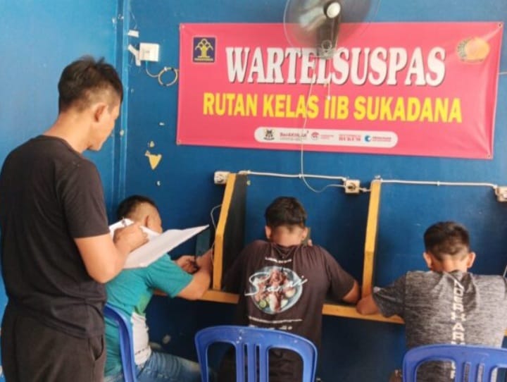 WBP Rutan Kelas IIB Sukadana Manfaatkan Wartelsuspas untuk Komunikasi dengan Keluarga
