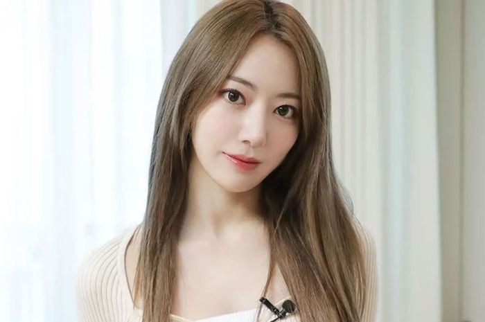 Sakura LE SSERAFIM Tanggapi Kontroversi Penampilan Vokal di Coachella 2024 dalam Postingan Weverse