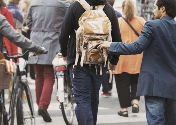 AMPUH! Inilah 4 Tips Aman dari Pencopet Selama Liburan