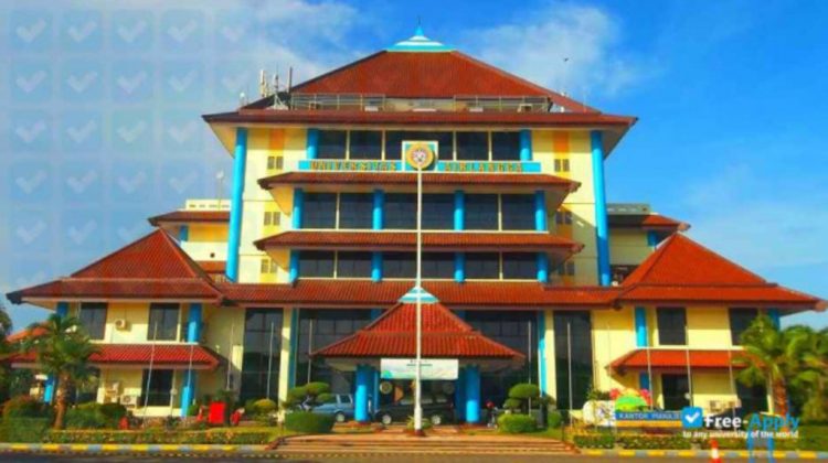10 Universitas Terbaik di Kota Surabaya Versi EduRank
