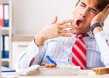 Ampuh! 4 Tips Mengatasi Kantuk Setelah Makan