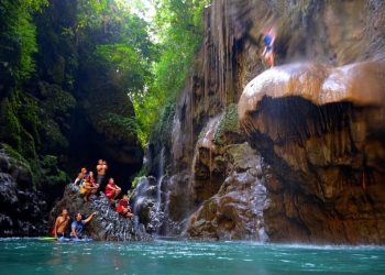 Green Canyon Pangandaran: Keajaiban Alam di Pangandaran yang Mendunia
