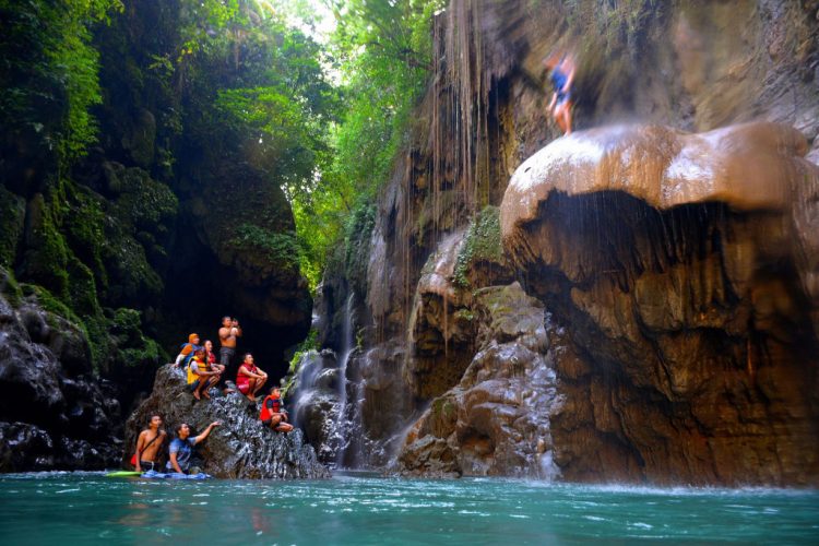 Green Canyon Pangandaran: Keajaiban Alam di Pangandaran yang Mendunia