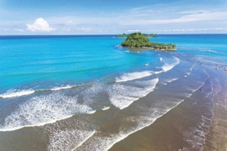 5 Destinasi Wisata di Padang Sumatera Barat yang Wajib Dikunjungi, Termasuk Pantai Legenda Malin Kundang