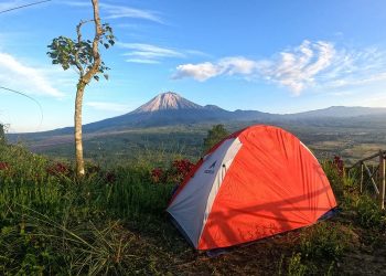 Mau Kemah di Gunung? Ini 3 Cara Aman Membuat Api di Alam Bebas