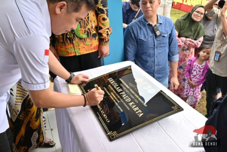 Upaya Tingkatkan Sektor Pendidikan, Dendi Ramadhona Resmikan PAUD Karang Taruna