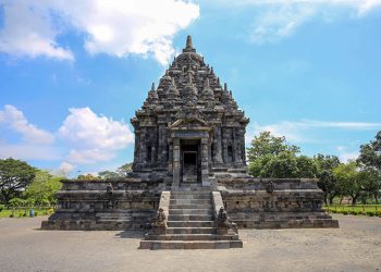 Selain Candi Borobudur dan Prambanan, ada beberapa candi lain di daerah Yogyakarta dan Magelang yang layak untuk dikunjungi