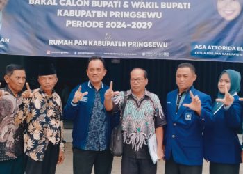 Mantan Pengurus Golkar  Wakili Fauzi Ambil Formulir Bacabup di Pringsewu