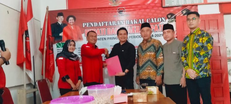 Sejumlah Tokoh Ambil Formulir di DPC PDIP Pringsewu: Antusiasme dan Harapan Menguatkan Hukum dan Pembangunan