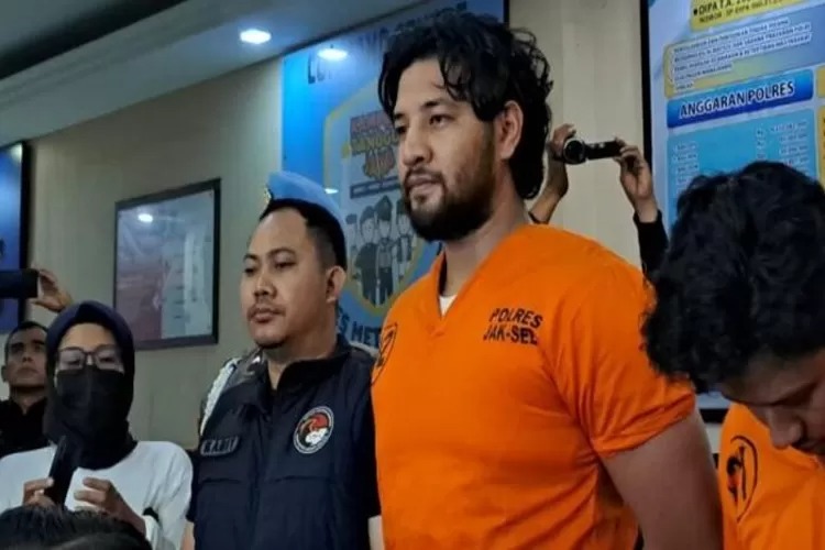 Ammar Zoni Hadapi Sidang Perdana Kasus Narkoba di PN Jakarta Barat