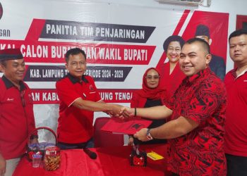 Ketua BMI Lamteng Ambil Formulir Bakal Cawabup PDI Perjuangan