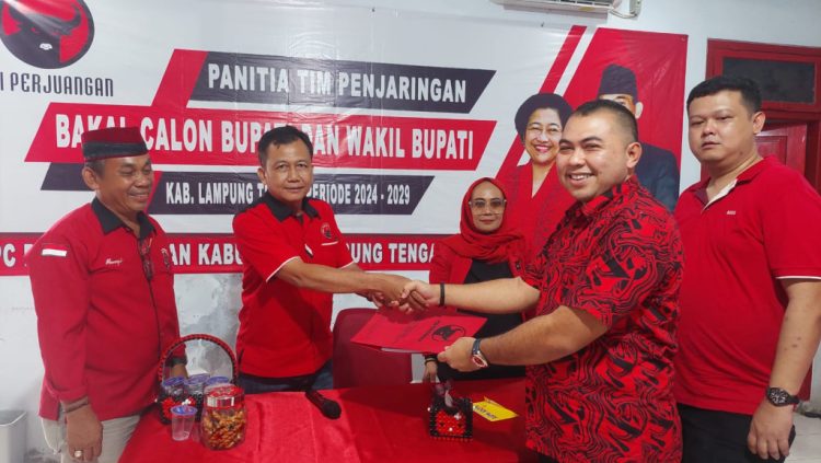 Ketua BMI Lamteng Ambil Formulir Bakal Cawabup PDI Perjuangan