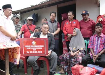 Bupati Lampung Selatan Kembali Berikan Bantuan Bedah Rumah di Kecamatan Ketapang