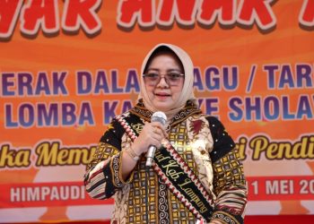 Bunda Paud Lampung Tengah Mardiana Musa Ahmad Meriahkan Acara Gebyar Anak PAUD Himpaudi