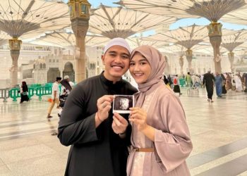 Kaesang Pangarep dan Erina Gudono Berbagi Kebahagiaan dengan Giveaway Umroh Gratis!
