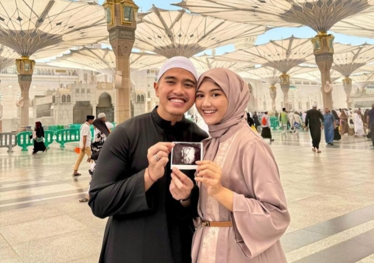 Kaesang Pangarep dan Erina Gudono Berbagi Kebahagiaan dengan Giveaway Umroh Gratis!