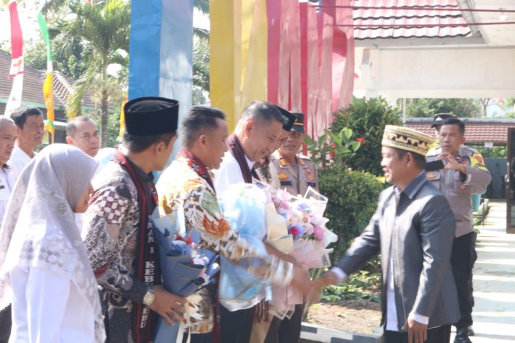 Parosil Janjikan Beasiswa Kedokteran dan Seragam Gratis Jika Terpilih Kembali
