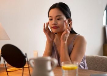Waspadai 4 Penyebab Jerawat Tumbuh di Tempat yang Sama yang Sering Tak Disadari