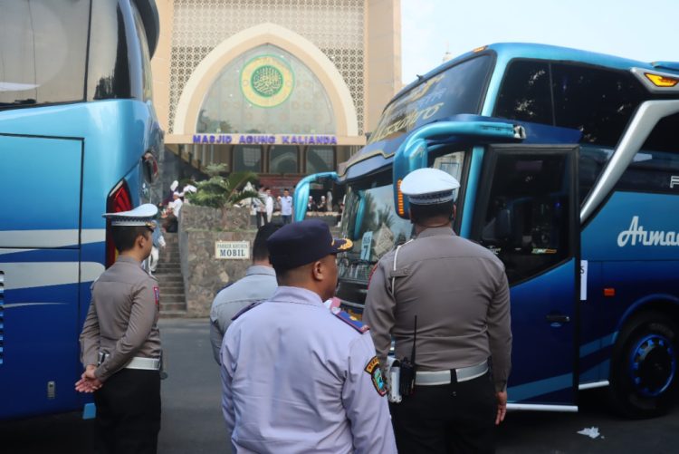 Polres Lamsel dan Dishub Lampung Selatan Gelar Rampcheck Kendaraan Pengantar Calon Jemaah Haji
