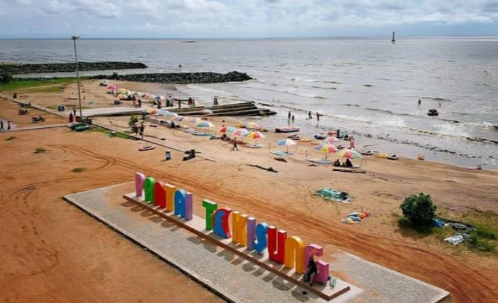 Menemukan Keindahan Tersembunyi di Pantai Takisung, Kota Pelaihari