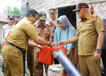 Bupati Lampung Selatan Salurkan Bantuan Bedah Rumah dari CSR PT ASDP Cabang Bakauheni