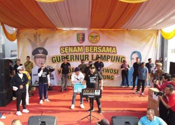 Ribuan Masyarakat Lampura Ramaikan Senam Lampung Berjaya di Sukung Kotabumi Bersama Gubernur Arinal