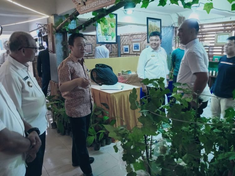 Pj. Bupati Tinjau Kesiapan Anjungan Pringsewu di Pekan Raya Lampung 2024