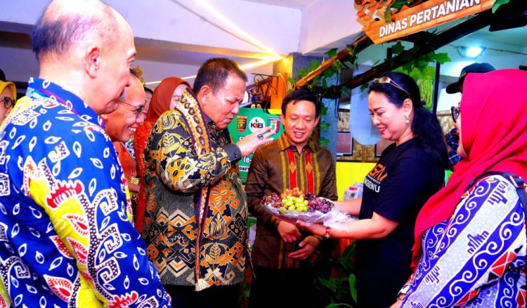 Gubernur Lampung Arinal Djunaidi Telusuri Potensi Kabupaten Pringsewu di Pekan Raya Lampung 2024