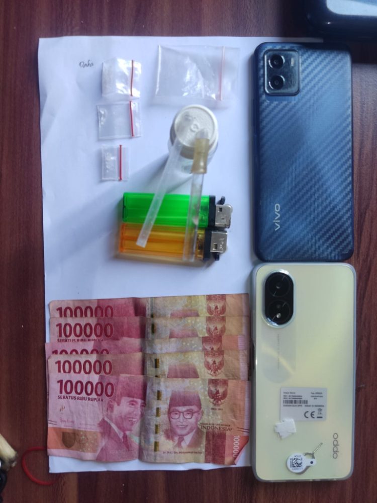 Kedapatan Miliki Narkotika dan Senjata Tajam, Dua Pemuda Ditangkap di Polsek Candipuro