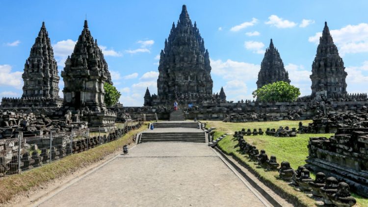 Candi Prambanan: Membingkai Sejarah dan Legenda Kisah Roro Jonggrang