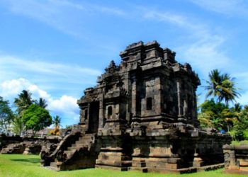 Candi Ngawen, Tempat Keindahan Budha yang Tersembunyi di Balik Patung Singa