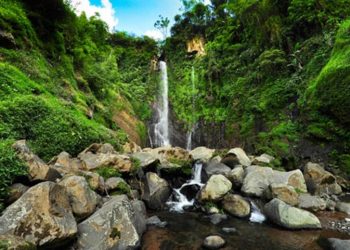 Curug Panglebur Gongso: Keindahan Alam yang Menyimpan Kisah Legenda Raksasa Kumbakarna