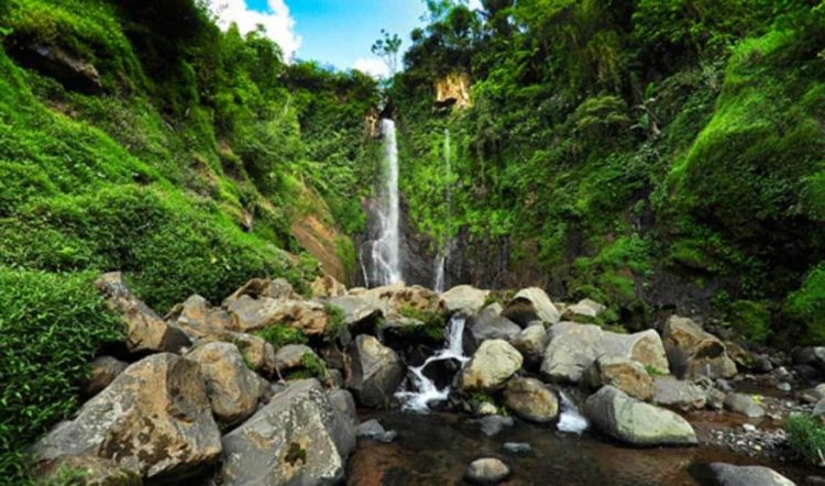 Curug Panglebur Gongso: Keindahan Alam yang Menyimpan Kisah Legenda Raksasa Kumbakarna
