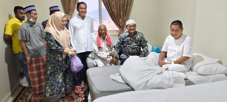 Pj. Bupati Lampung Utara Sambut Jamaah Calon Haji dan Kunjungi Jamaah Sakit di Mekkah