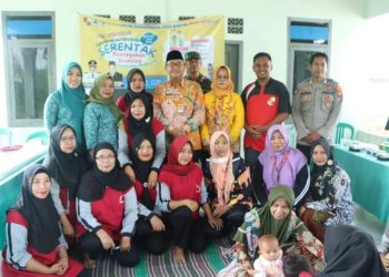 Plh. Pj. Bupati Lampura Melakukan Pemantauan Posyandu dan Pemberian Bantuan di Kec. Abung Surakarta