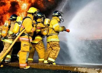 Petugas Pemadam Kebakaran: Pahlawan di Balik Layar Keselamatan Kita