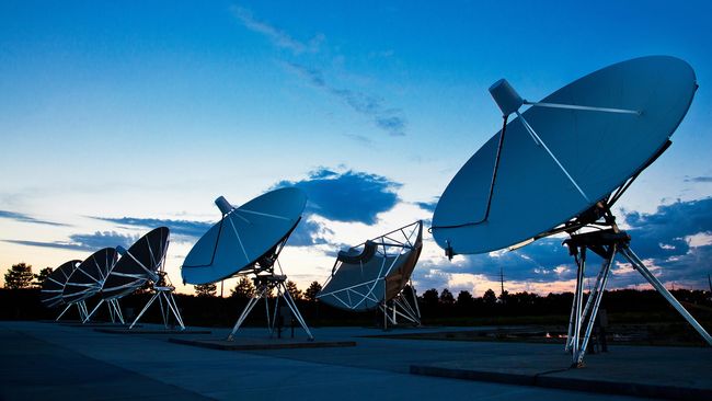 Perbandingan Internet Satelit dan Internet Kabel: Yang Perlu Diketahui