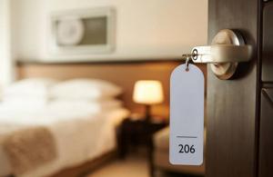 Peringatan: Waspada Terhadap Kamera Tersembunyi di Kamar Hotel