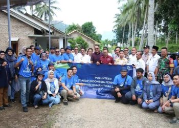 Sekda Lamsel Tinjau Pembangunan Bedah Rumah di Kecamatan Bakauheni