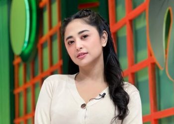 Dewi Perssik Tetap Bercerita tentang Gajinya yang Tinggi Meskipun Diperolok Netizen