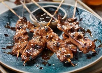 Begini Cara Buat Sajian Sate dari Daging Kurban yang Dijamin Lezat