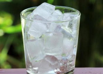 MUDAH!Begini Cara Membedakan Es Batu dari Air Matang dan Mentah