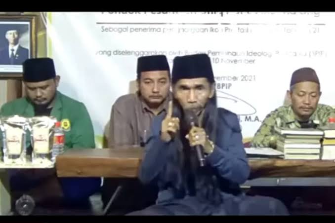 Profil Biodata Mama Abuya Ghufron Al Bantani alias Iyus Sugiman
