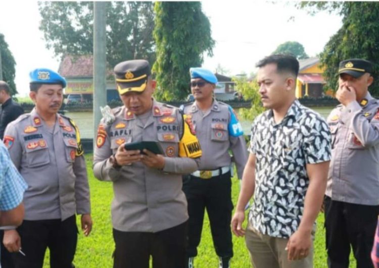 Kapolres Lampung Timur Perketat Pengawasan Terhadap Judi Online Melalui Inspeksi HP Personel