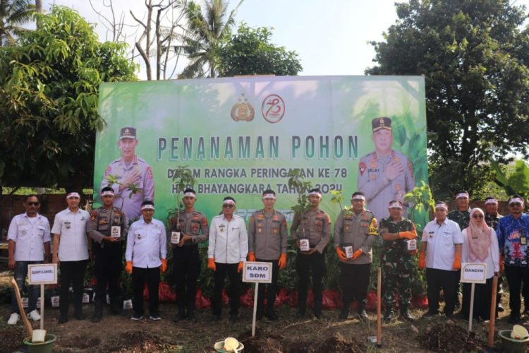 Polda Lampung Gelar Bakti Sosial dan Bantuan Sosial di Jati Agung untuk Hari Bhayangkara Ke-78